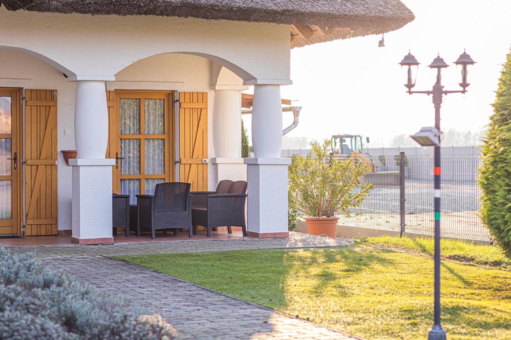 Rigotanya Relax & Wellness Panzio Buekfuerdo Hotel Exterior foto